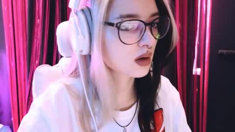 Avriel online show from 02.26.25