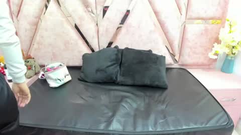 Snapshot of avi_thomsonn_ chatting on 07.17.26 avi_thomsonn_ online show from 07.17.26