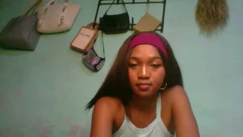 Snapshot of avotraina chatting on 04.22.26 avotraina online show from 04.22.26