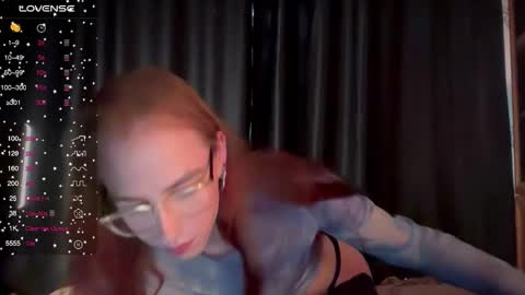 avril_pearly_ online show from 10.03.25