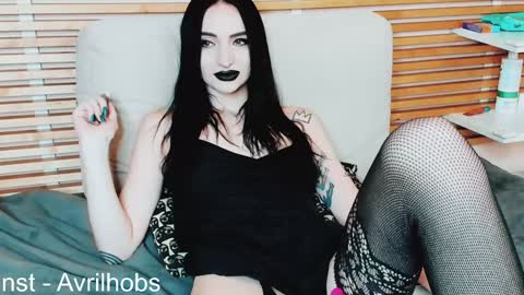 Snapshot of avrilhobs chatting on 02.06.25 Avril online show from 02.06.25