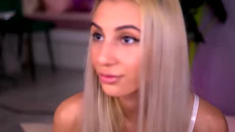 Snapshot of awalynch chatting on 02.04.26 awalynch online show from 02.04.26