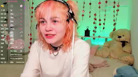 Snapshot of awawrin chatting on 11.30.25 Awi online show from 11.30.25