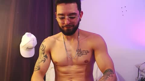 Independiente Model online show from 11.05.25