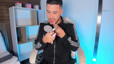 axel_grey_ online show from 09.18.25