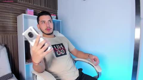 axel_grey_ online show from 10.09.25