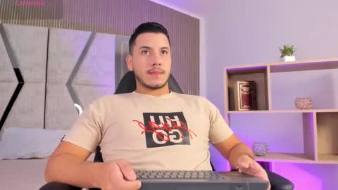 Snapshot of axel_grey_ chatting on 02.28.26 axel_grey_ online show from 02.28.26