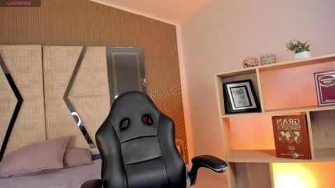Snapshot of axel_grey_ chatting on 04.13.26 axel_grey_ online show from 04.13.26