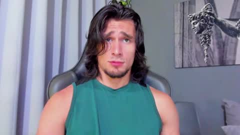 Snapshot of axel_owen chatting on 03.08.25 Axel online show from 03.08.25