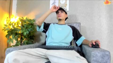 axel  online show from 10.06.25