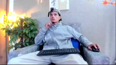 axel  online show from 10.08.25