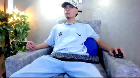 axel  online show from 10.10.25