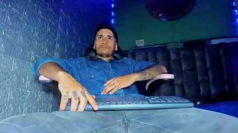 Axell Cross2 online show from 03.17.26