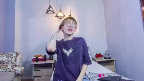 Snapshot of axell_stone chatting on 06.21.26 axell_stone online show from 06.21.26
