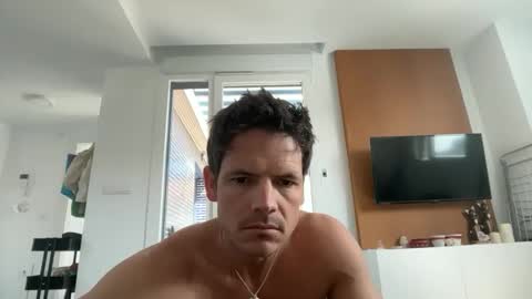 Snapshot of axelshore_ chatting on 04.28.26 Axel Shore online show from 04.28.26