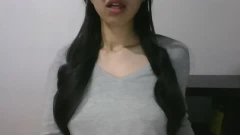 Snapshot of axuepetitt chatting on 01.26.25 axue online show from 01.26.25