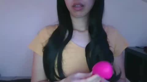 Snapshot of axuepetitt chatting on 02.11.25 axue online show from 02.11.25