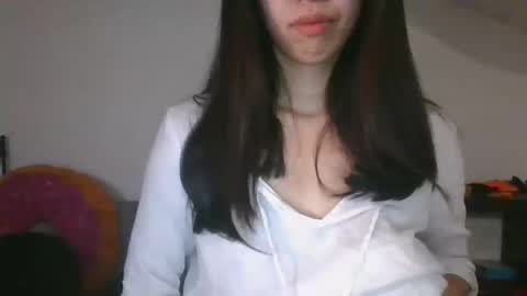 Snapshot of axuepetitt chatting on 09.29.25 axue online show from 09.29.25