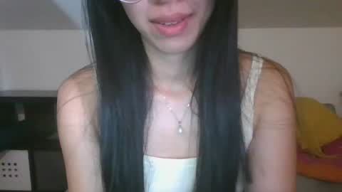 Snapshot of axuepetitt chatting on 07.24.26 axue online show from 07.24.26