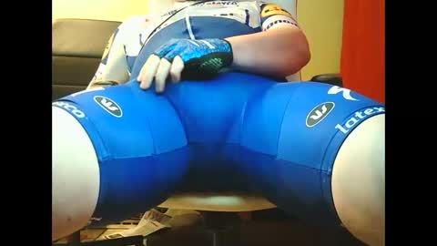 Snapshot of axversahot chatting on 02.18.26 axversahot online show from 02.18.26