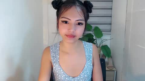 ayalvrs18 online show from 02.17.25