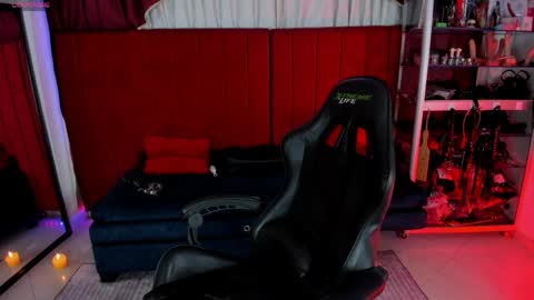 Snapshot of ayellen_bhullar chatting on 04.28.26 danna online show from 04.28.26