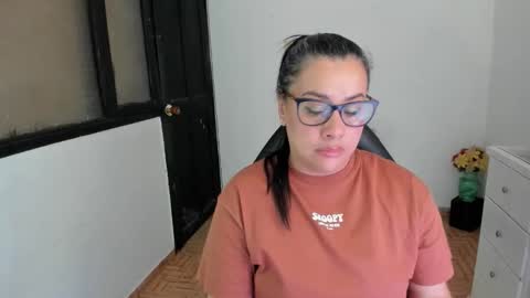 SandyMODELINDEPENDIENT online show from 10.22.25
