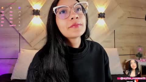 Snapshot of aylin_rousse chatting on 10.23.25 ayllin online show from 10.23.25