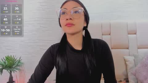 Snapshot of aylin_rousse chatting on 11.20.25 ayllin online show from 11.20.25