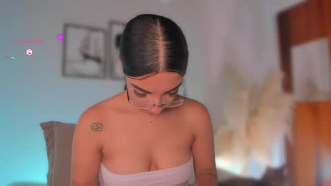 Snapshot of aylinz chatting on 04.23.26 Alish online show from 04.23.26