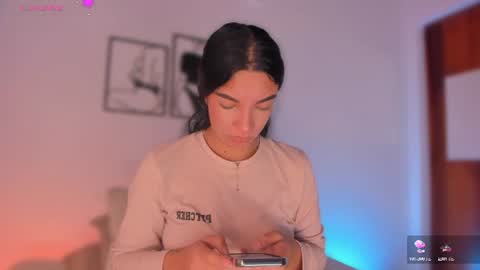 Snapshot of aylinz chatting on 06.21.26 Alish online show from 06.21.26