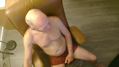 Snapshot of azmichael5 chatting on 04.23.26 Mike online show from 04.23.26