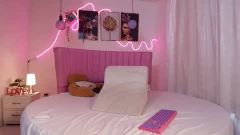 Snapshot of azul_horny chatting on 05.16.26 PRINCESS AZUL. online show from 05.16.26