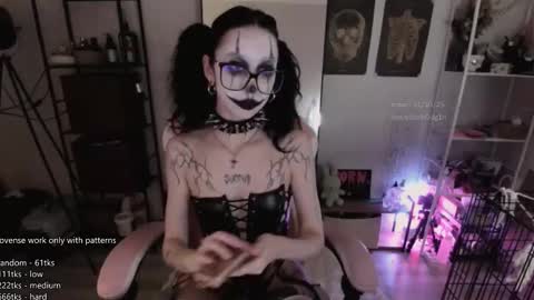 Snapshot of b0pppo chatting on 10.31.25 your fuckdoll  sub girl  MORE ME  online show from 10.31.25