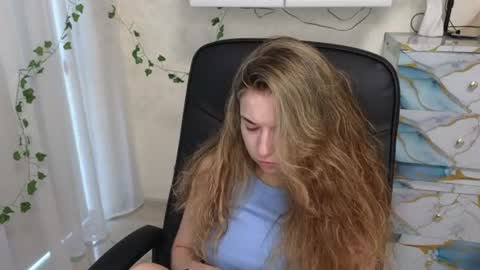 Snapshot of babby_anyaa chatting on 06.16.26 Anya online show from 06.16.26