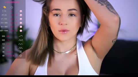 Snapshot of babbyaisha chatting on 09.14.25 Inna online show from 09.14.25