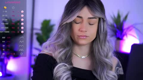 Snapshot of babbyaisha chatting on 12.18.25 Inna online show from 12.18.25