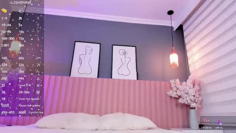 Snapshot of babe_sophiee chatting on 10.14.25 babe_sophiee online show from 10.14.25