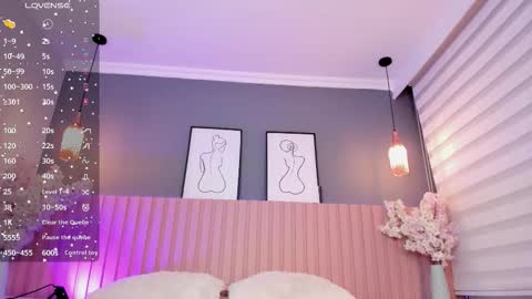 Snapshot of babe_sophiee chatting on 10.15.25 babe_sophiee online show from 10.15.25