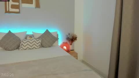 itzell  online show from 02.08.26