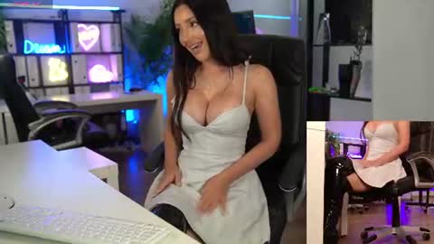 Snapshot of babesgowild chatting on 07.10.26 Olivia and Lexi online show from 07.10.26