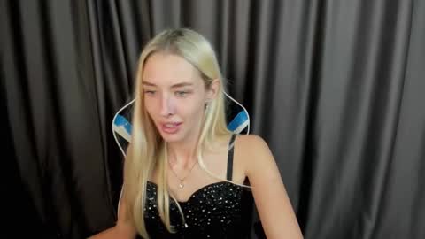 Snapshot of baby__xoxo chatting on 09.23.25 Alice online show from 09.23.25