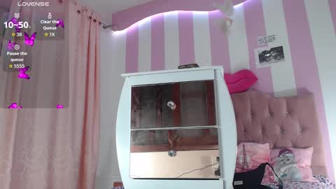 Snapshot of baby_candy22 chatting on 11.15.25 zaleya online show from 11.15.25