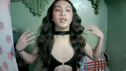 Snapshot of baby_hanabi chatting on 12.20.24 Viatrice online show from 12.20.24