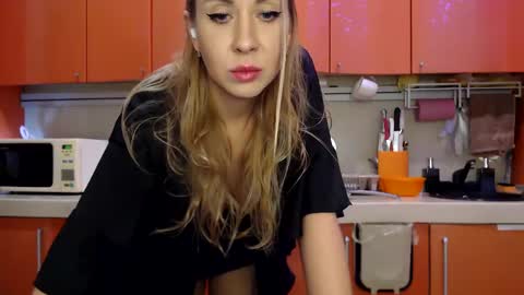 Snapshot of baby_hottye chatting on 02.13.25 Diva x online show from 02.13.25