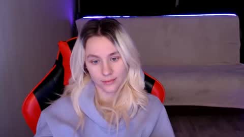 baby_kitte online show from 12.12.24