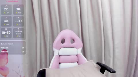 Snapshot of babyabril18 chatting on 11.07.25 Karla online show from 11.07.25