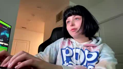 Snapshot of babyblue0194 chatting on 10.23.25 babybray online show from 10.23.25