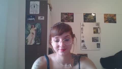 Snapshot of babydemon6 chatting on 01.04.25 babydemon6 online show from 01.04.25