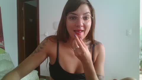 Snapshot of babydemon6 chatting on 01.21.25 babydemon6 online show from 01.21.25
